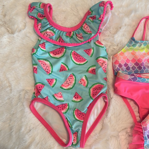 👒👧🏻👙Girl’s 18-24 bundle swimsuits, only one put in excellent condition - Picture 7 of 10